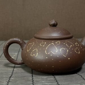 Yixing Zisha Teapot Sprinkled Gold Sand Heart Knob