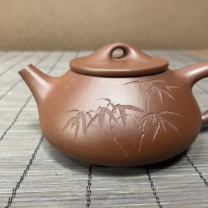 Hand-Carved Yixing Zisha Shi Piao Teapot — A Fully Handmade Vessel for Slow Tea